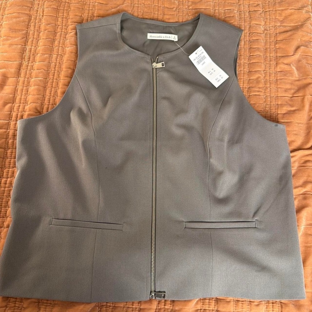 Abercrombie‎ & fitch taupe zippered vest large
